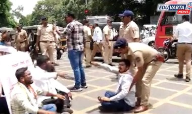 पोलीस भरतीसाठी उमेदवारांचे वय वाढवावे, या मागणीसाठी पुण्यात रस्ता रोको  