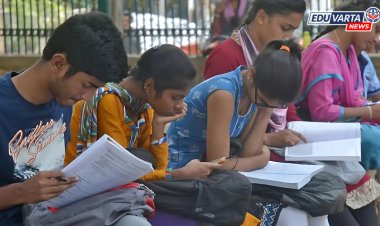 राज्यातील ४५ लाख विद्यार्थी वाचणार  पुस्तके, उच्च शिक्षण विभागाच्या उपक्रम