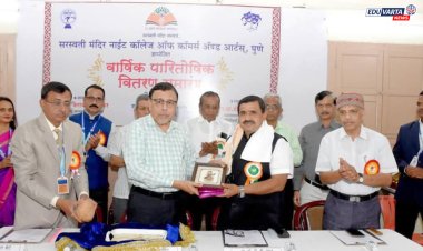 विद्यार्थ्यांच्या भविष्यासाठी ज्ञान आणि कौशल्य महत्वाचे - डॉ. डी.बी.पवार