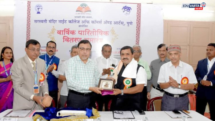 विद्यार्थ्यांच्या भविष्यासाठी ज्ञान आणि कौशल्य महत्वाचे - डॉ. डी.बी.पवार