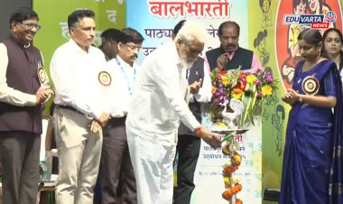 मोबाईल नाही तर;बालभारतीची पुस्तके पाहून मुलांनी जेवण करावे: शिक्षण मंत्री दादा भुसे