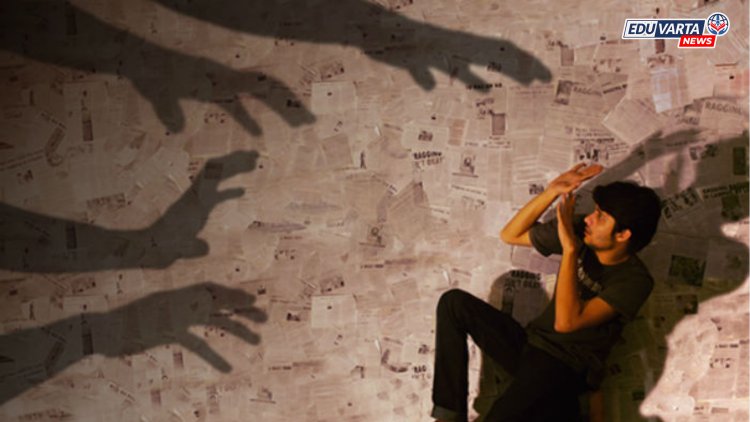 पूर्व वैमनस्यातून रॅगिंग विरोधी नियमांच्या आधारे विद्यार्थ्यावर कारवाई