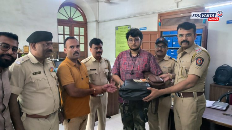 परदेशी विद्यार्थ्यांची 80 हजाराची रोकड रिक्षा चालकाने केली परत 