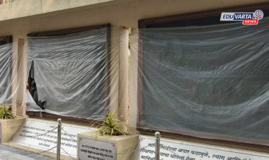 सावित्रीबाई फुले यांचा जीवनपट उलगडणारी शिल्प उद्घाटनाच्या प्रतीक्षेत; विद्यापीठाला मुहूर्त मिळेना