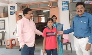 डोळ्यात आसवं अन् मनात हुंदके, घरात वडिलांचा मृतदेह अन् मुलगी दहावीच्या परीक्षा केंद्रावर