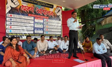 शिक्षक नाही तर; प्राथमिक, माध्यमिक शिक्षण संचालक बसले आंदोलनाला ; FIR रद्द करण्याची मागणी