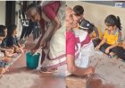 ना स्मार्ट क्लास, ना प्रोजेक्टर ! आजींचा अनोखा शिकवणी वर्ग, नेटकरी म्हणाले 'हिच खरी शिक्षणाची पद्धत'