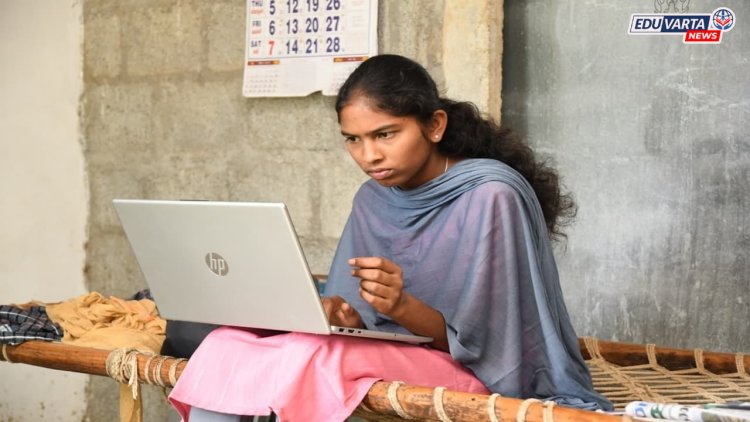 सरकारचा मोठा निर्णय! बारावीत  ७० गुण मिळवणाऱ्या विद्यार्थ्यांना  लॅपटॉप खरेदीसाठी २५ हजार रूपये अनुदान