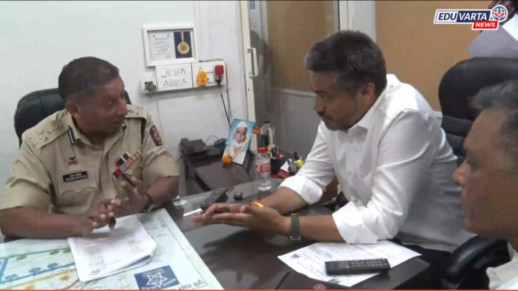 MPSC विद्यार्थ्यांवर गुन्हे दाखल होताच रोहित पवारांचा आक्रमक; थेट पोलीस ठाण्यात लावली हजेरी