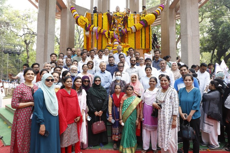 डॉ. आंबडेकर जयंतीनिमित्त आझम कॅम्पसची मिरवणूक