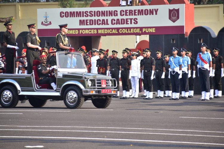 The DGAFMS reviewed the Commissioning parade that was commanded by medical cadet Prabhat Tiwari.