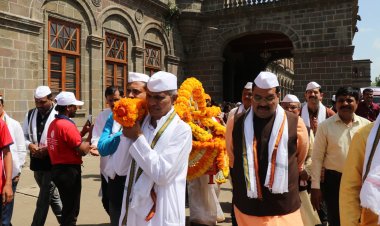 पुणे विद्यापीठाच्या दिंडीचे  पंढरपूरच्या दिशेने प्रस्थान