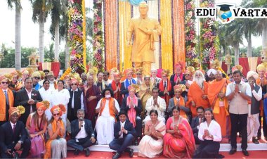 राजबाग लोणी येथे डॉ. विश्वनाथ कराड यांच्या ब्राँझ पुतळ्याचे अनावरण