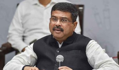 विद्यापीठाच्या पाच नामवंत माजी विद्यार्थ्याचा धर्मेद्र प्रधान यांच्या हस्ते सत्कार