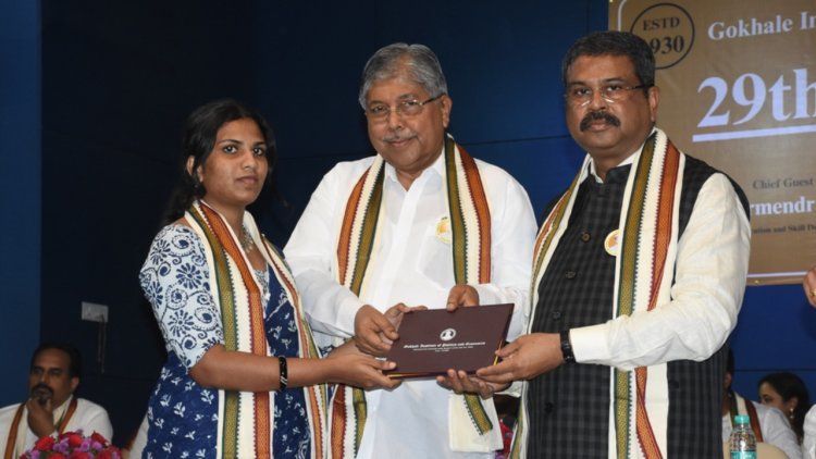 नोकरी शोधणारा नाही तर नोकरी देणारा व्हा - केंद्रीय शिक्षण मंत्री धर्मेंद्र प्रधान