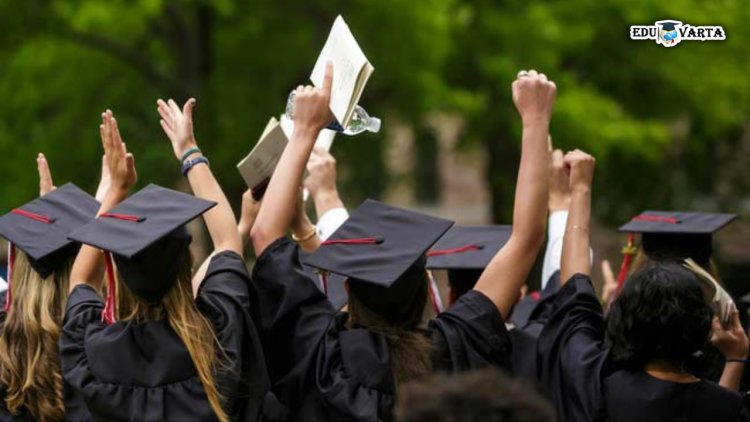 देशात उच्च शिक्षण घेणाऱ्या विद्यार्थ्यांच्या संख्येत वाढ : सुमारे दोन कोटी विद्यार्थिनी घेत आहेत शिक्षण 
