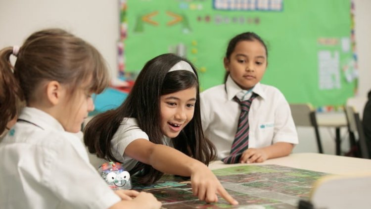 New report card, where students, their friends and parents can give feedback