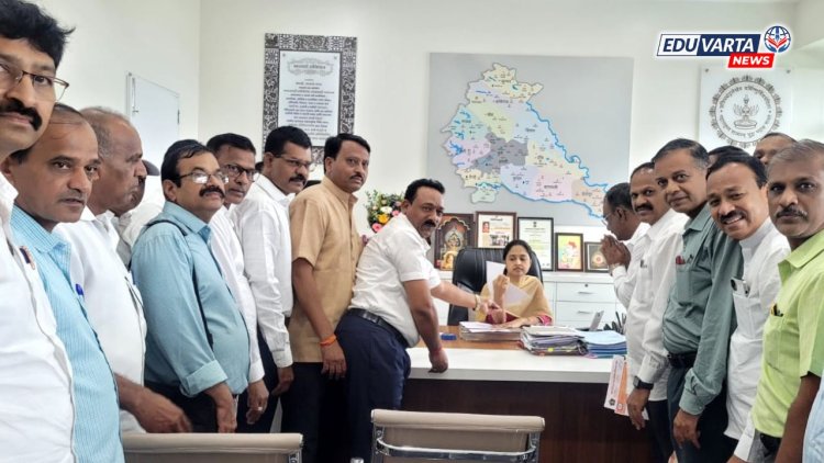 शाळा बंद आंदोलनाला संमिश्र प्रतिसाद; जिल्हाधिकाऱ्यांना दिले निवेदन