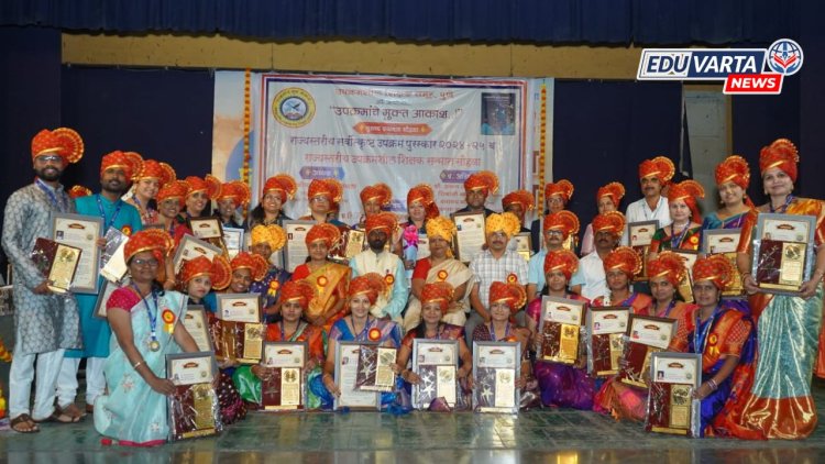 विद्यार्थ्यासमवेत आपले उपक्रम राबवतो तोच खरा आदर्श शिक्षक