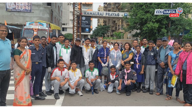 प्रियदर्शनी हायस्कूलच्या विद्यार्थ्यांचा पालखी सोहळ्यात श्रमदानातून सेवा भाव 