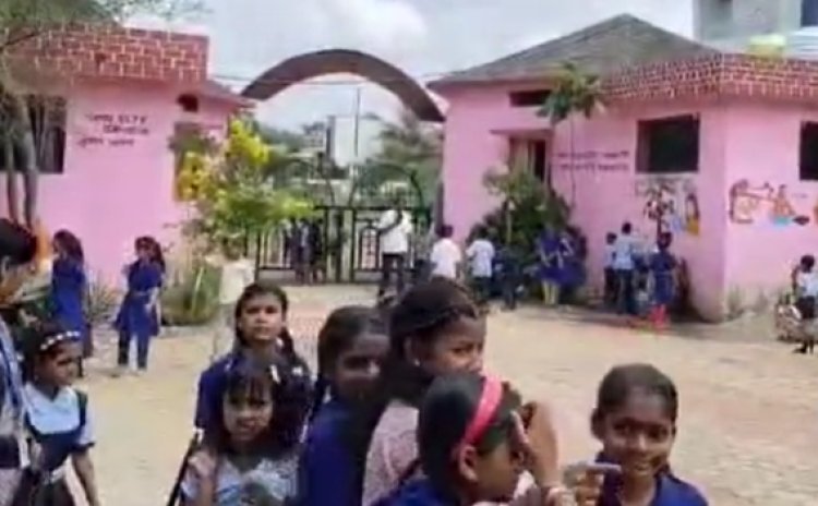 अजब प्रकार ! मुख्याध्यापकाच्या विरोधात शिक्षणाधिकाऱ्याचे उपोषण