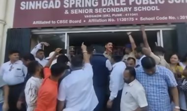 प्रजासत्ताक दिनाच्या दिवशी  नामांकित शाळा बंद; विद्यार्थ्याचे नुकसान,पालकांचे आंदोलन 