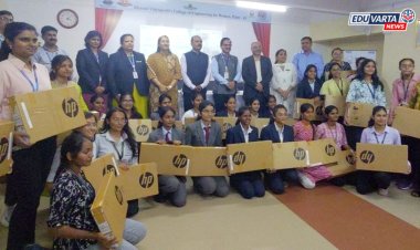 भारती विद्यापीठात शिष्यवृत्ती अंतर्गत लॅपटॉप वितरण; डिजिटल शिक्षणाला प्रोत्साहन