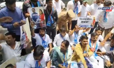 पुण्यात नीट पेपरफुटीविरोधात NSUI-SIO चे 'मुरमुरे बेचो' आंदोलन; शिक्षणमंत्र्यांच्या राजीनाम्याची मागणी 