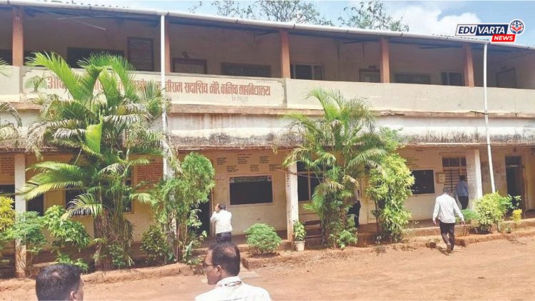 मुख्याध्यापक संजय राठोडचे काळे कारनामे, मुलाला दहावीत  जास्त गुण मिळण्यासाठी 24 जणांना लावले कामाला, गुन्हा दाखल