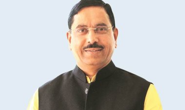 धर्मेंद्र प्रधान यांच्या राजीनाम्यानंतर नवे शिक्षणमंत्री प्रल्हाद जोशी कोण ?