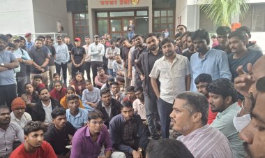 रोहित पवार यांच्यासमोर वाचला विद्यार्थ्यांनी तक्रारींचा पाढा 