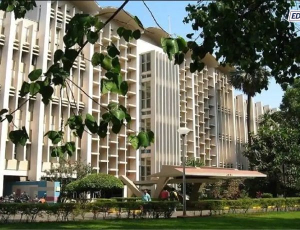 IIT बॉम्बे हॉस्टेलमध्ये दुसऱ्या वर्षाच्या विद्यार्थ्याची आत्महत्या; मोबाईल चॅटमधून धक्कादायक खुलासा