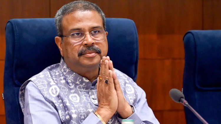 अखेर झुरळांनी करून दाखवल! केंद्रीय शिक्षणमंत्री धर्मेंद्र प्रधान यांचा राजीनामा