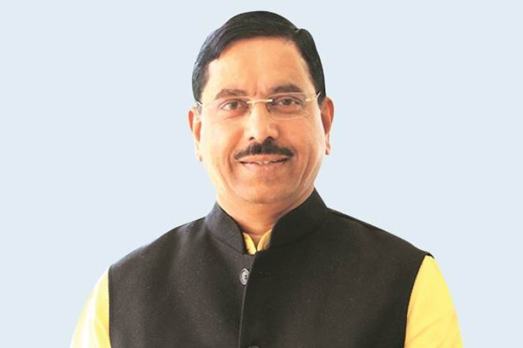 धर्मेंद्र प्रधान यांच्या राजीनाम्यानंतर नवे शिक्षणमंत्री प्रल्हाद जोशी कोण ?