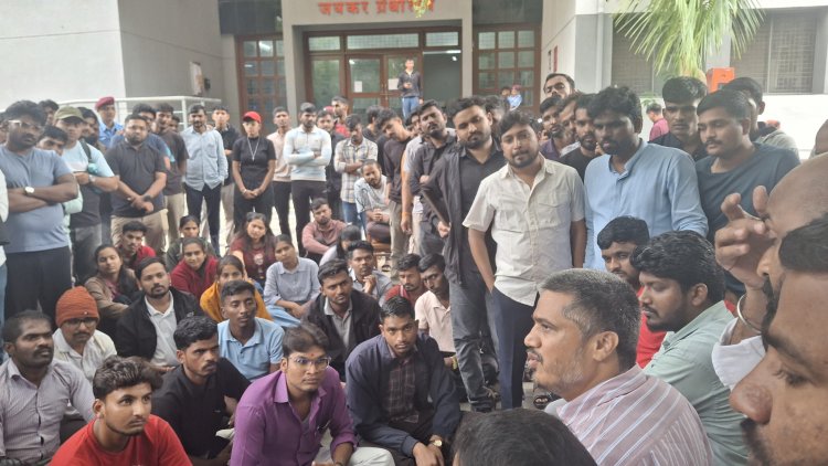 रोहित पवार यांच्यासमोर वाचला विद्यार्थ्यांनी तक्रारींचा पाढा 