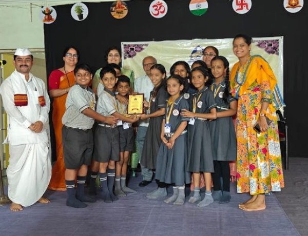 देशभक्तीच्या सुरांनी भारावले वातावरण; एमईएसच्या शाळेचा उपक्रम