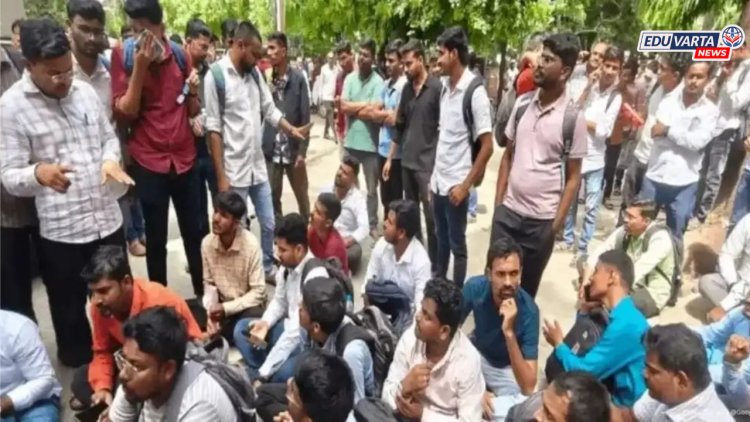 हायकोर्ट लिपिकपदाच्या ऑनलाइन परीक्षेत मोठा गोंधळ; सर्व्हर डाऊन, कीबोर्ड बिघाडाने विद्यार्थी संतप्त