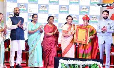मातृत्व, माणुसकी आणि मानवता या मूल्यांनाही महत्त्व द्यावे : डॉ. नीलम गोऱ्हे ; जाधवर ग्रुप ऑफ इन्स्टिटयूटस् तर्फे आदर्श माता पुरस्कार प्रदान