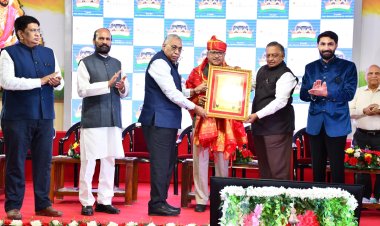 शिक्षण आणि उद्योगविश्वातील दिग्गज एका मंचावर