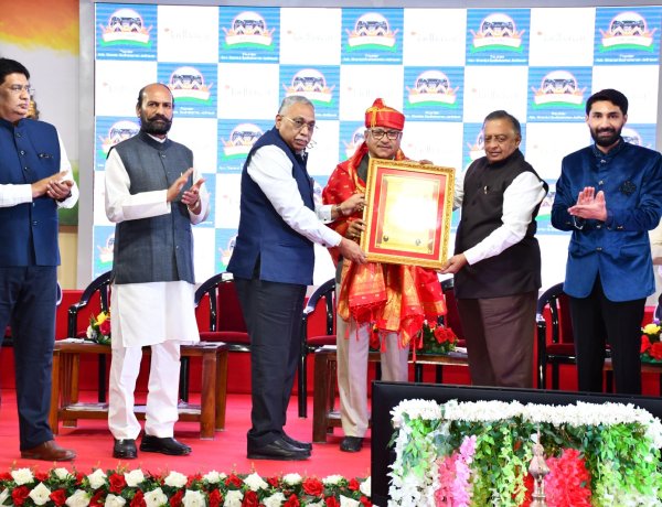 शिक्षण आणि उद्योगविश्वातील दिग्गज एका मंचावर