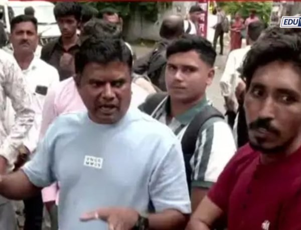 नाशिकमध्ये UPSC परीक्षा केंद्राबाहेर गोंधळ: दोन मिनिटांच्या उशिरामुळे वर्षभराची मेहनत वाया