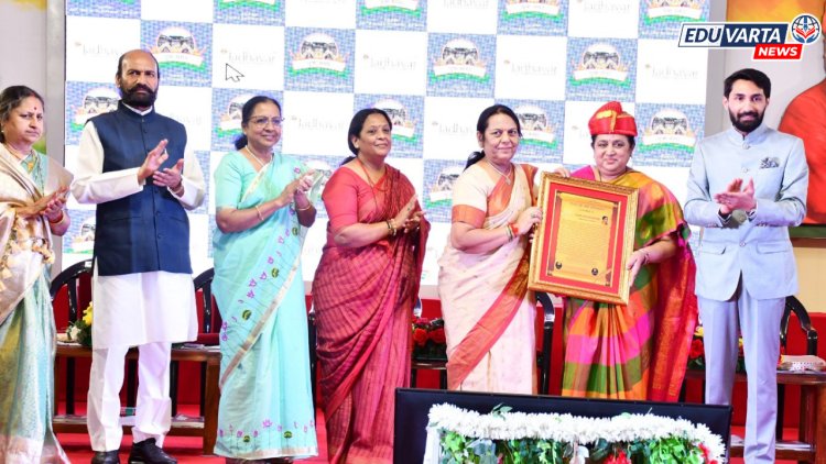 मातृत्व, माणुसकी आणि मानवता या मूल्यांनाही महत्त्व द्यावे : डॉ. नीलम गोऱ्हे ; जाधवर ग्रुप ऑफ इन्स्टिटयूटस् तर्फे आदर्श माता पुरस्कार प्रदान