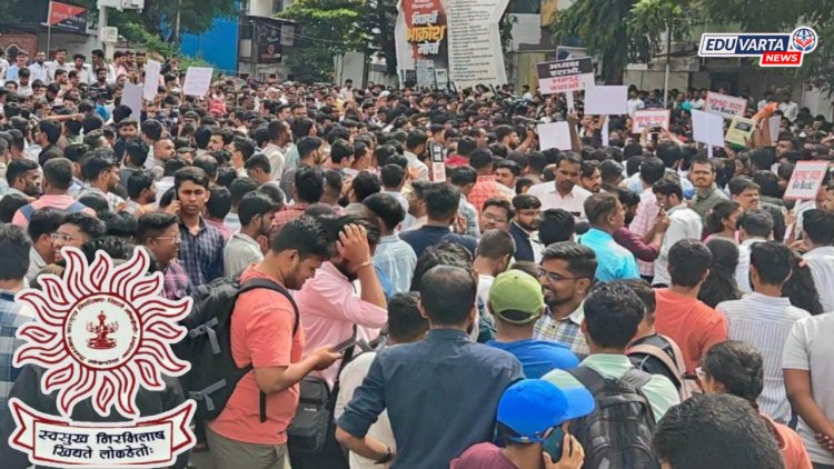 पुण्यात एमपीएससी विद्यार्थ्यांचा संतप्त मोर्चा; '१२ तास अभ्यास की पैसे फेकून अधिकारी होयचे?'