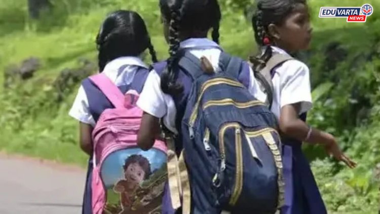 विद्यार्थिनींसमोर कपडे काढायचा, नग्न होऊन डान्स करायचा; ZP शाळेतील किळसवाणा प्रकार